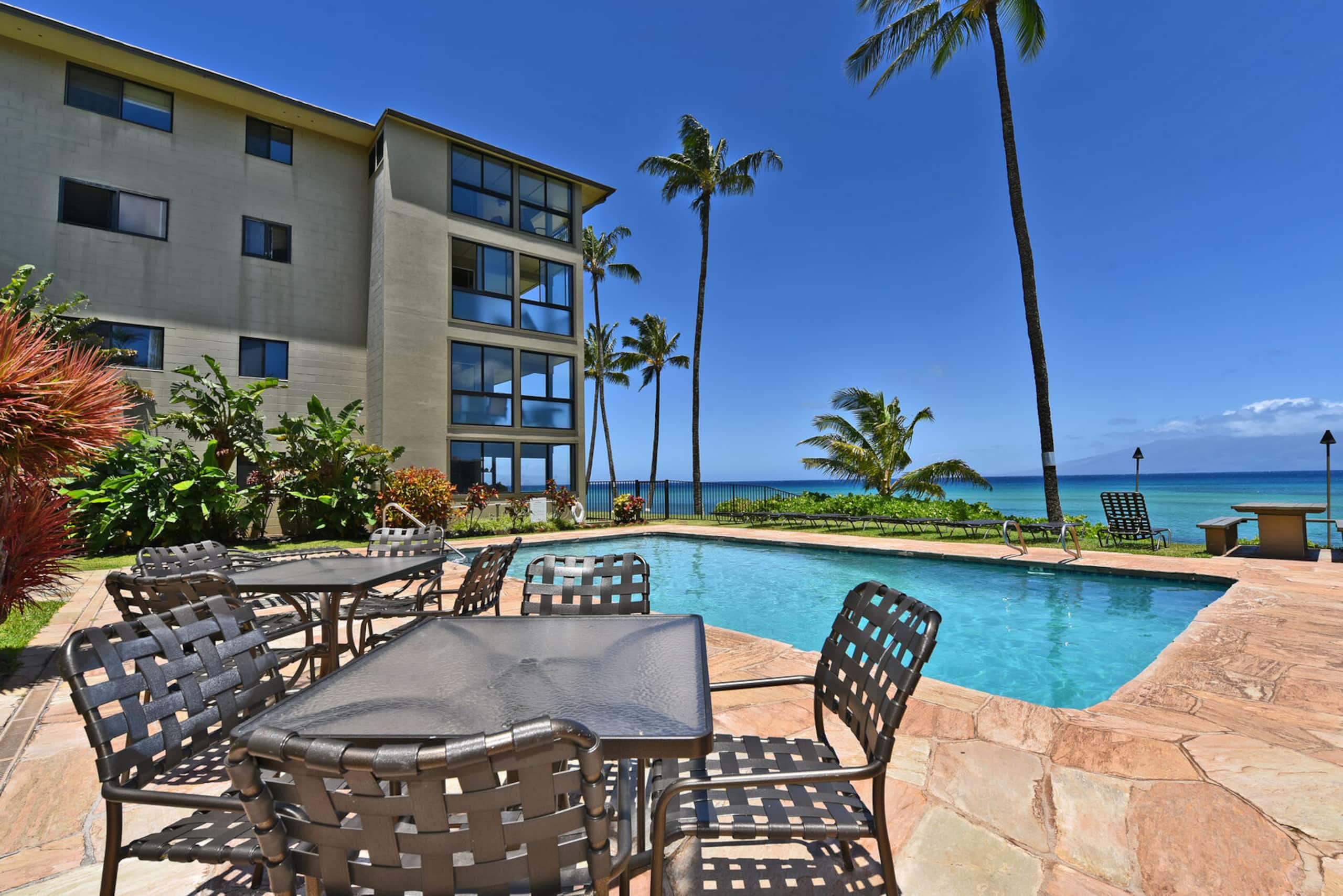 Condo in Lahaina · ★4.87 · 2 bedrooms · 4 beds · 2 private baths - Image 25