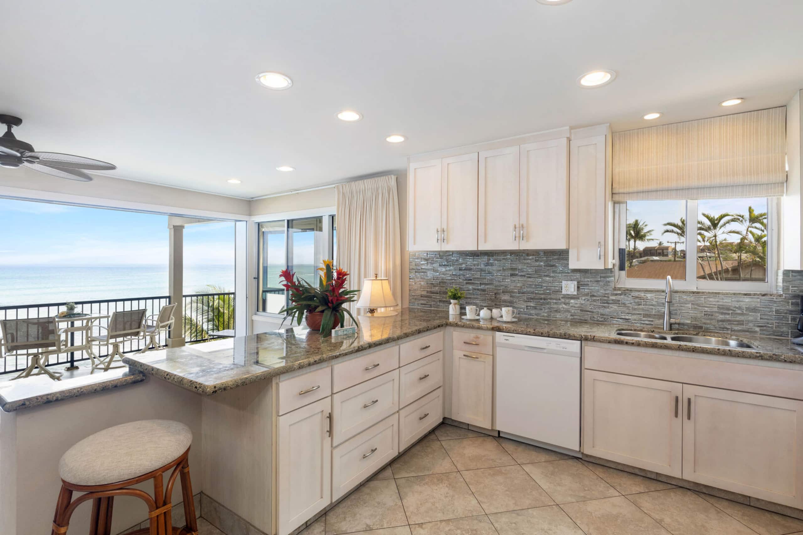 Condo in Lahaina · ★4.87 · 2 bedrooms · 4 beds · 2 private baths - Image 13