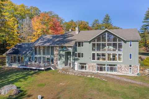 Lakefront 8BR with gym, game room, & home theatre