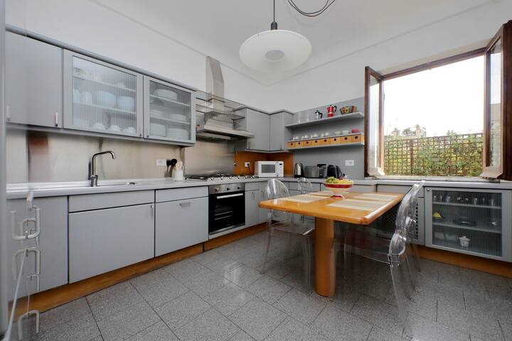 TreasureRome Spanish Steps Penthouse 4br gallery image 5