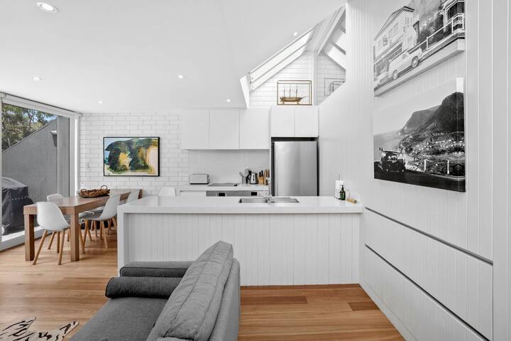 One At Eight gallery image 5