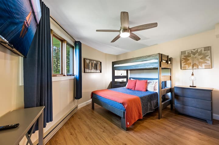 Warm tones create some cozy and warm feels (Lower Floor - Twin over Queen Bunk Bed))