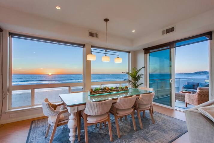 Penthouse Sky Suite * 55’ Ocean Front * 4 Decks gallery image 3