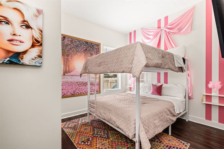 Camas dobles tamaño queen.