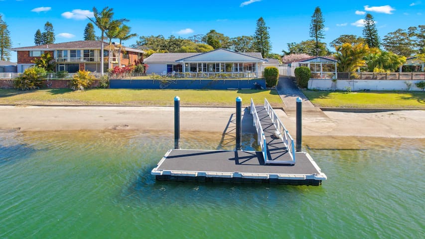 Hibbard Waterfront Escape – 46 Hibbard Dr