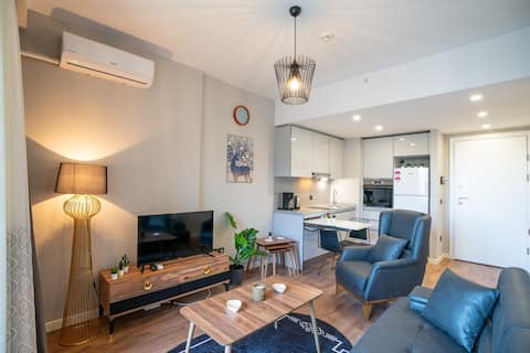 Stylish 1-Bedroom Apt- Experience City's Pulse