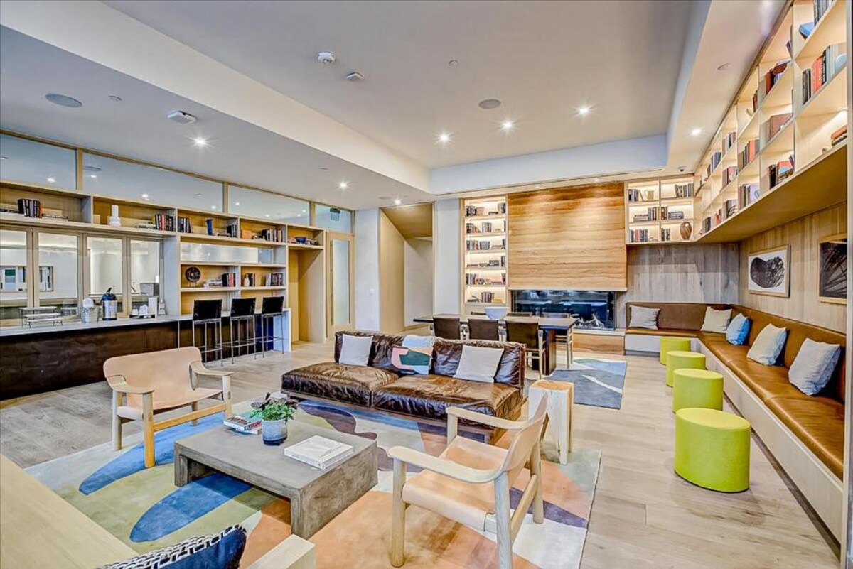 Brand New Rainey Street Condo w/ City & Lake View