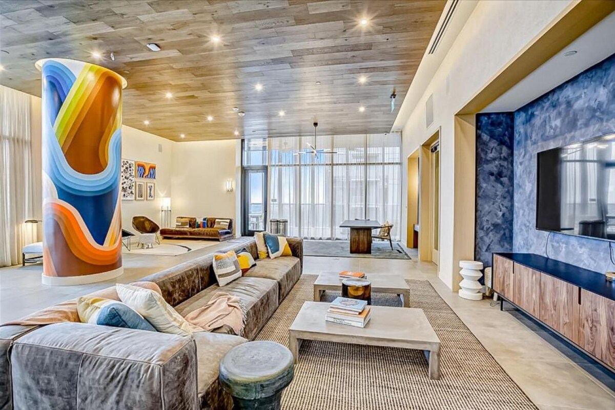 Brand New Rainey Street Condo w/ City & Lake View