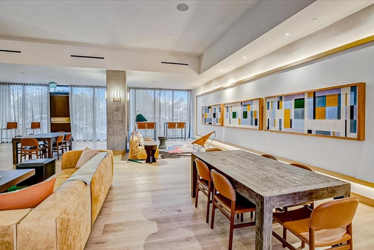 Brand New Rainey Street Condo w/ City & Lake View