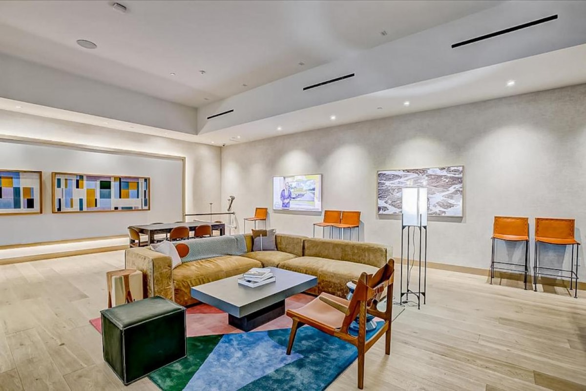 Brand New Rainey Street Condo w/ City & Lake View