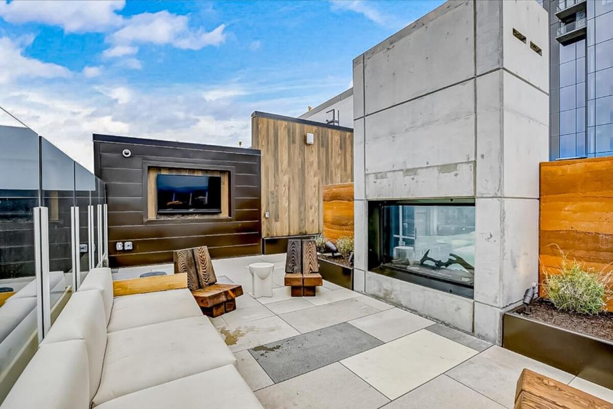 Brand New Rainey Street Condo w/ City & Lake View