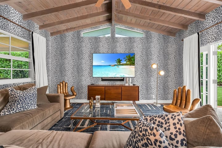 Island Bliss Manor + Private Beach Access! - Palm Beach, FL