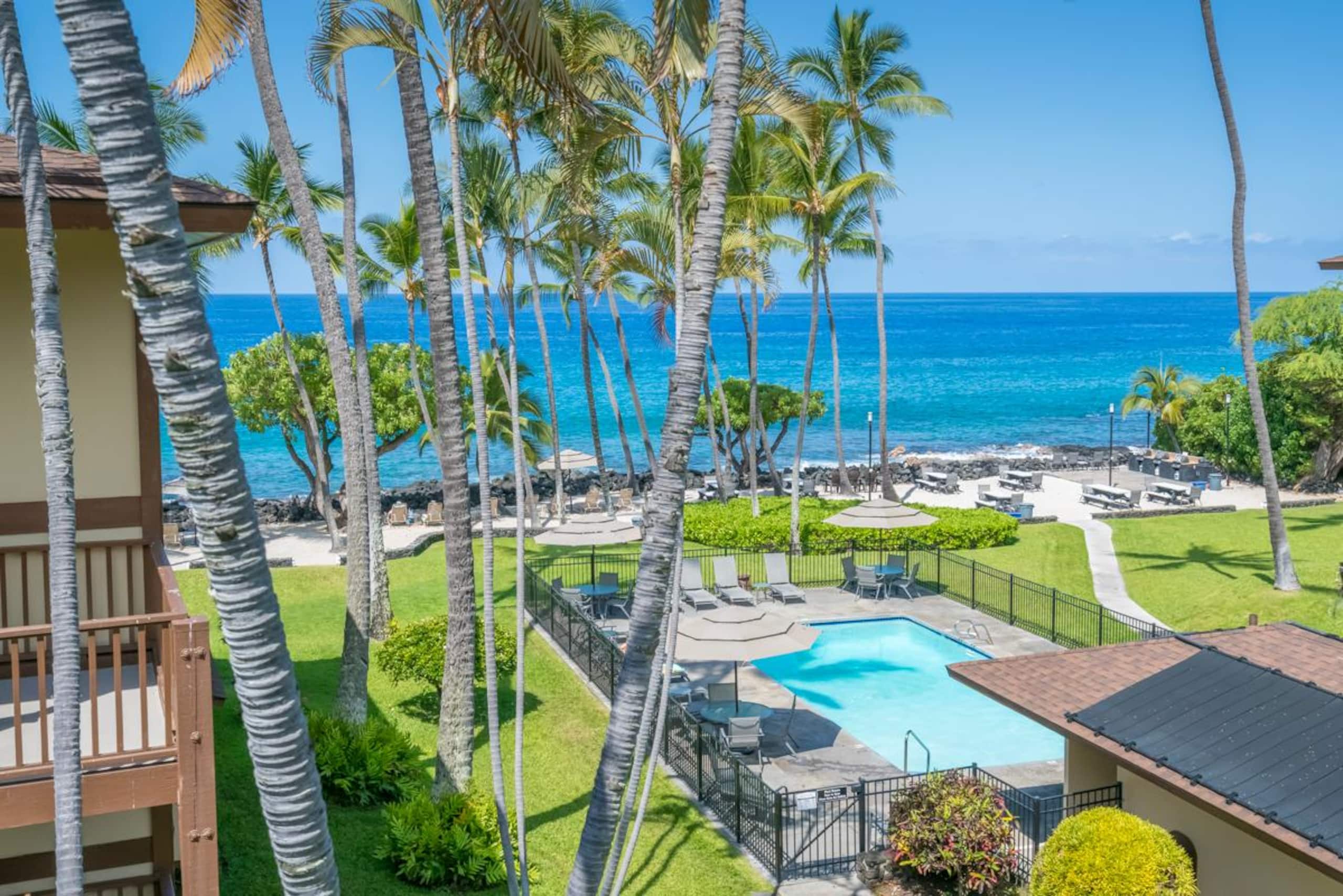 Condo in Kailua-Kona · ★5.0 · 1 bedroom · 2 beds · 1 private bath - Image 2