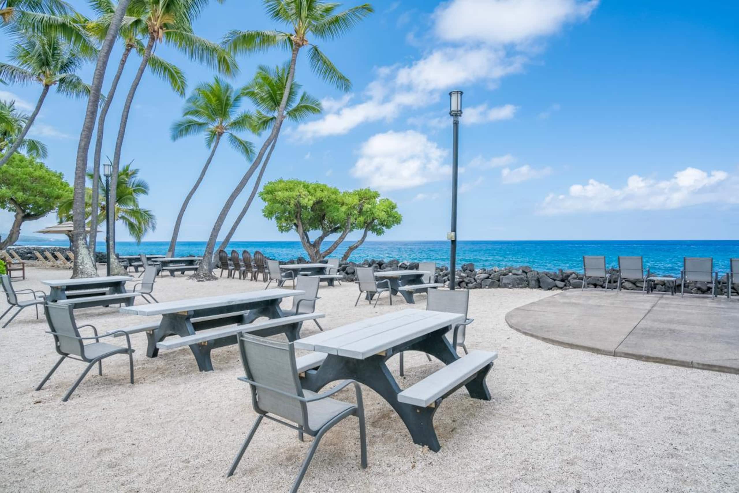 Condo in Kailua-Kona · ★5.0 · 1 bedroom · 2 beds · 1 private bath - Image 22