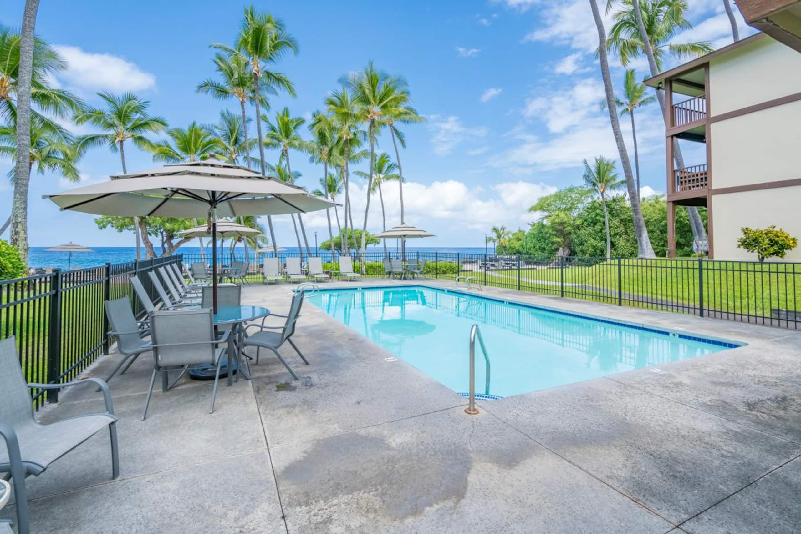 Condo in Kailua-Kona · ★5.0 · 1 bedroom · 2 beds · 1 private bath - Image 25