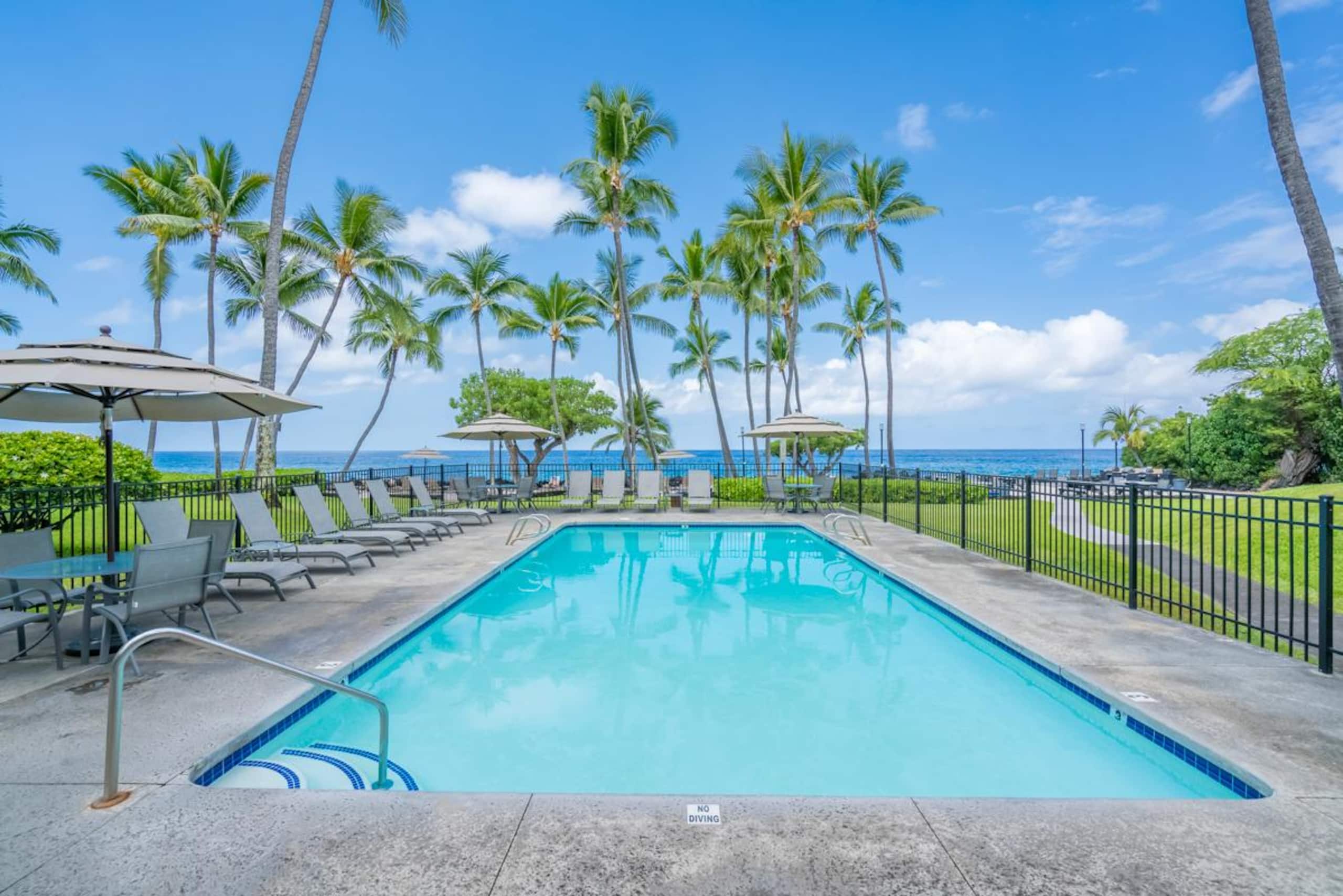 Condo in Kailua-Kona · ★5.0 · 1 bedroom · 2 beds · 1 private bath - Image 17