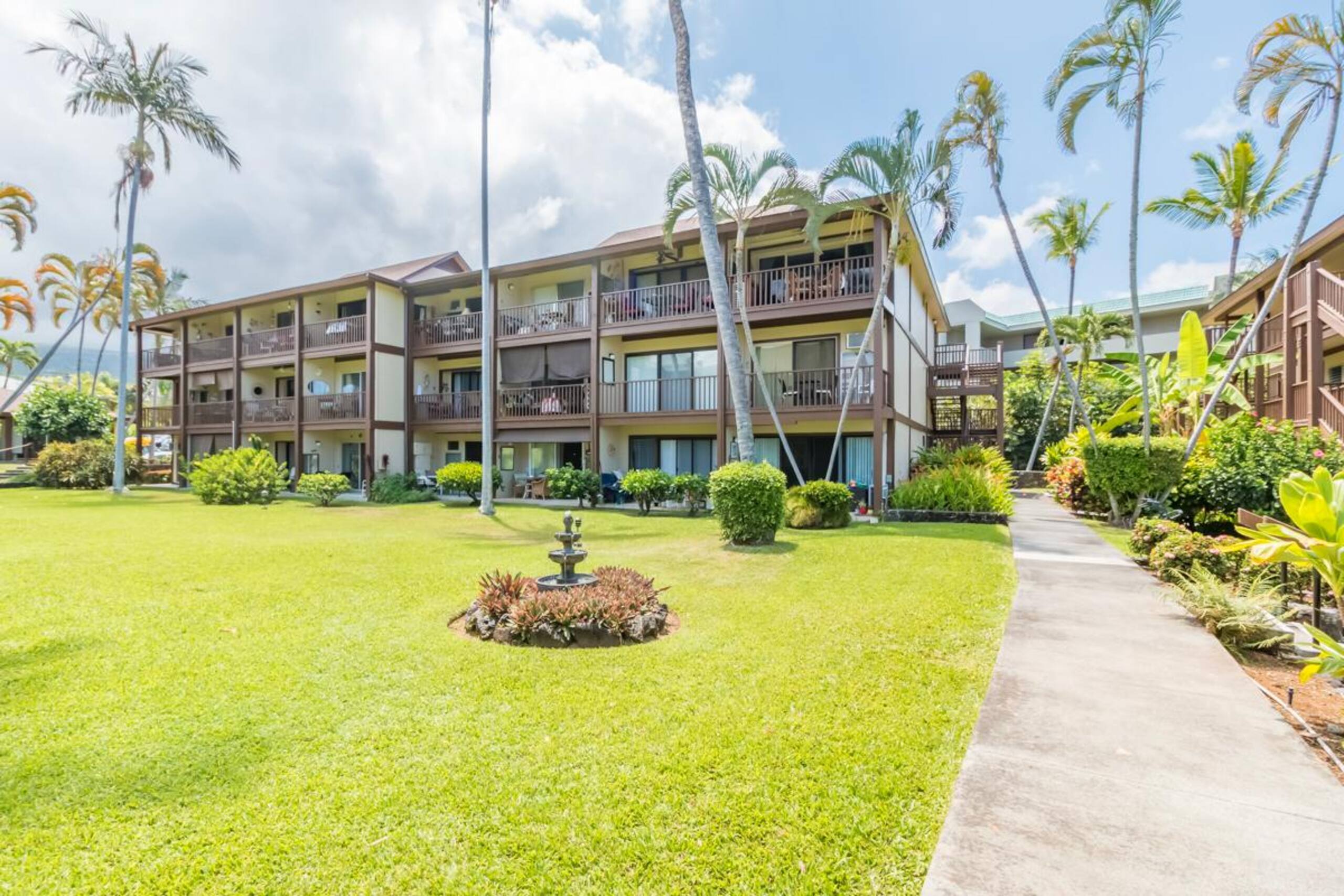 Condo in Kailua-Kona · ★5.0 · 1 bedroom · 2 beds · 1 private bath - Image 16