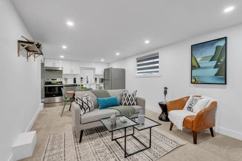 Top Airbnb: "Safari" Renovated & Upgraded 2 Bed Lower Suite in Alberta