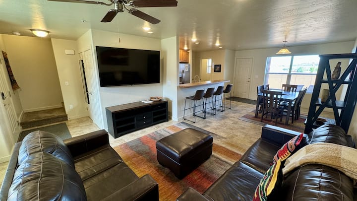 2 King Suites I Pool & Hot Tub I Pet Friendly - Arches National Park, UT