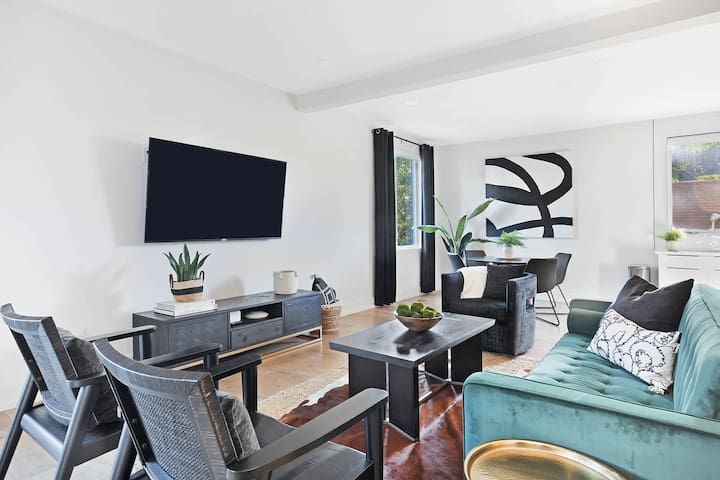 The Jackson House – 1.5 miles to Broadway!