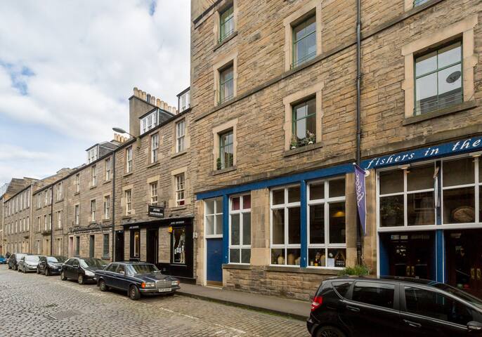 Thistle Street [401] gallery image 3