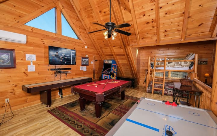 Bearfoot Memories - Community Pools & More! - Pigeon Forge, TN