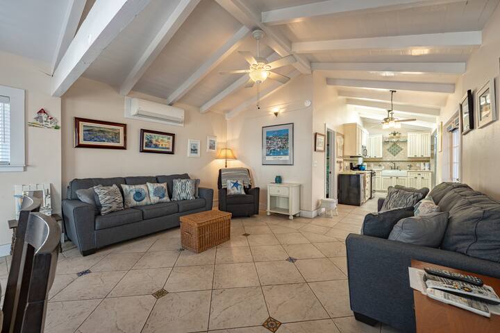 Open floorplan Avalon Home on the ‘flats’ gallery image 4