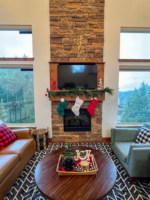 Hot Tub & Gameroom & Close to Big Cedar
