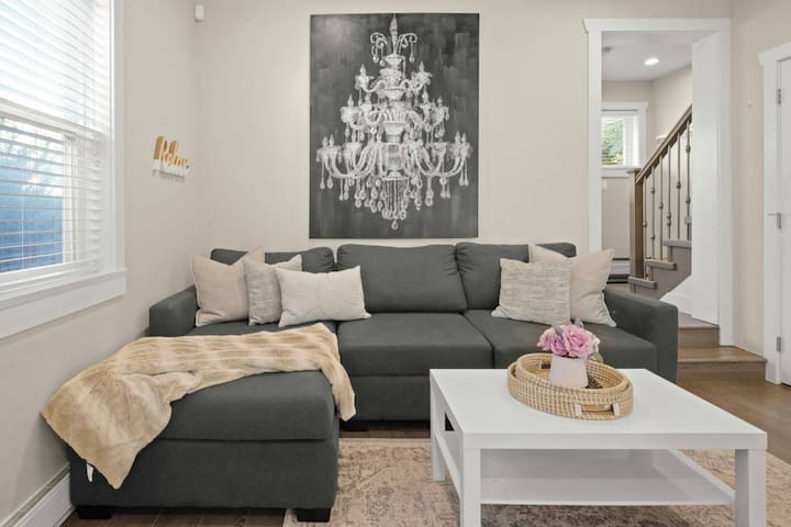 Cozy Central 3BR Home| King Bed| 15 min to DT Van!