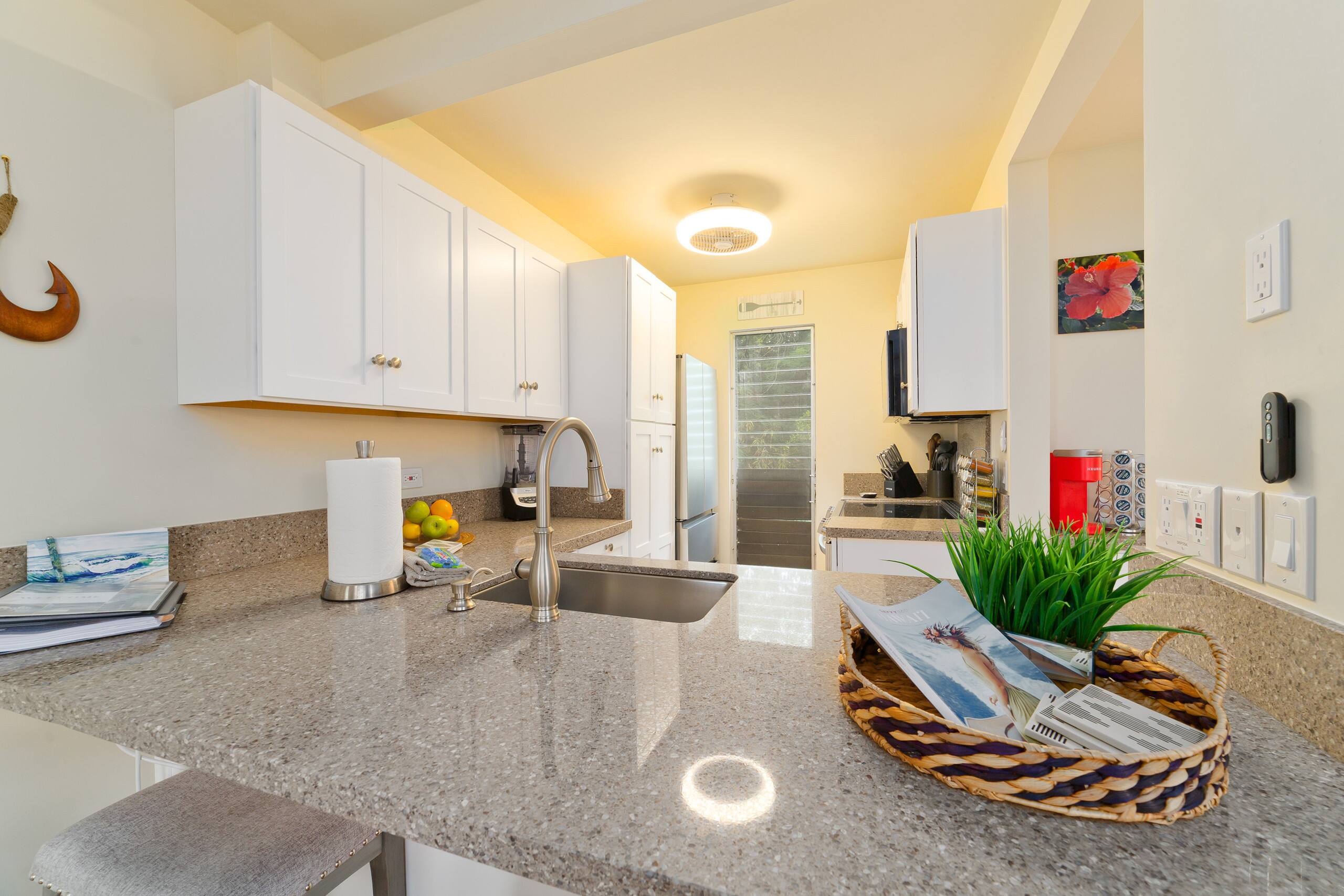 Condo in Kailua-Kona · ★4.81 · 1 bedroom · 2 beds · 1.5 private baths - Image 9