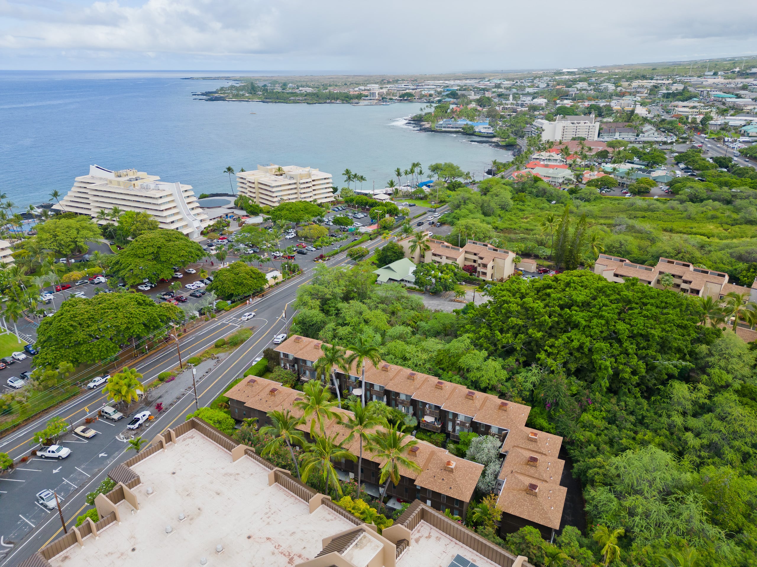 Condo in Kailua-Kona · ★4.81 · 1 bedroom · 2 beds · 1.5 private baths - Image 2