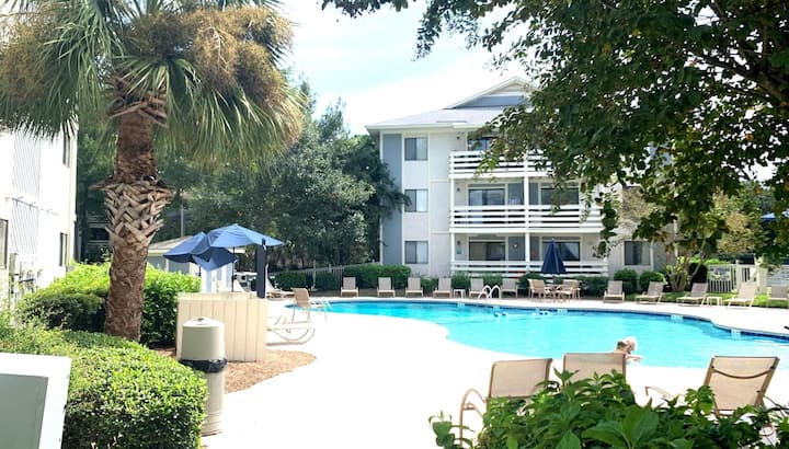 Hilton Head Escape: 2br Villa With Pool Views - 힐턴 헤드 아일랜드