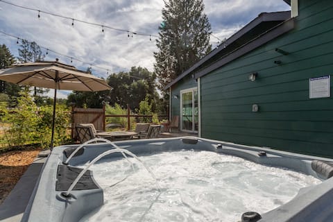Charming Dog-Friendly Home Near Regional Park