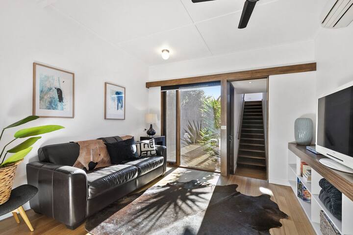 Tranquil Time On Tenth gallery image 4