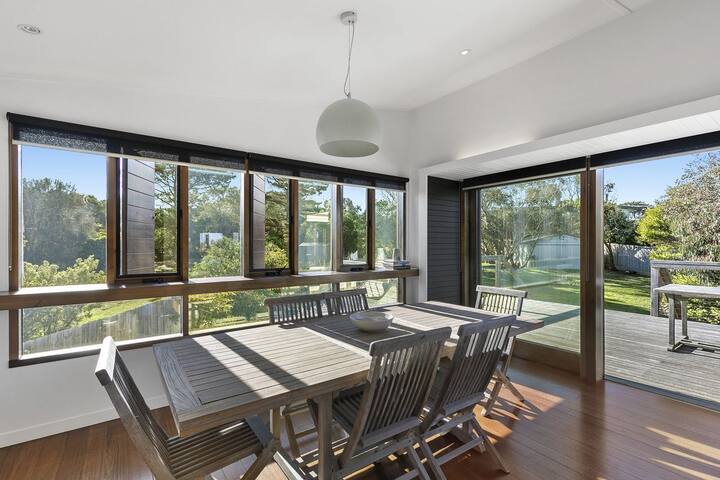 Tranquil Time On Tenth gallery image 3