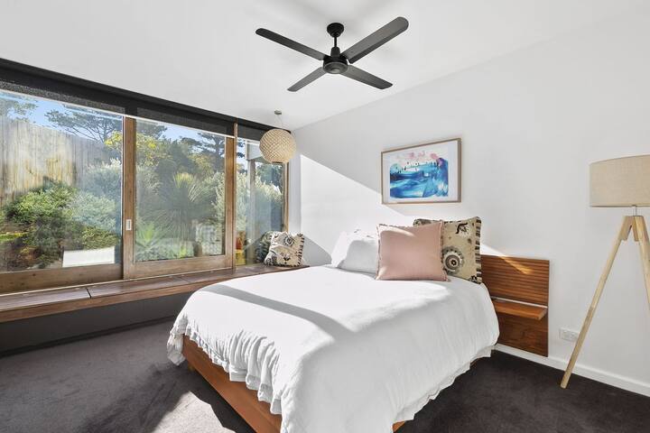 Tranquil Time On Tenth gallery image 5