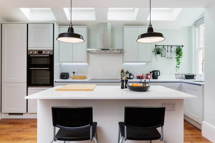 Embassy Elegance by Veeve gallery image 3