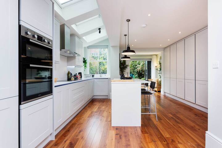 Embassy Elegance by Veeve gallery image 2