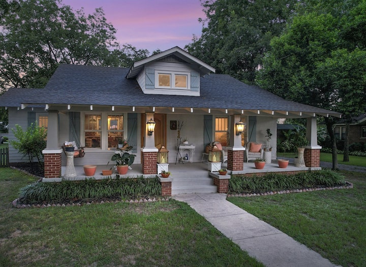 The Cullman Haus-Steps from Cullman High-blocks fr