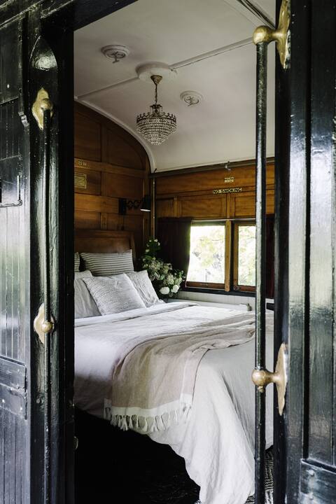 Steam: Vintage Train Carriage : Forrest
