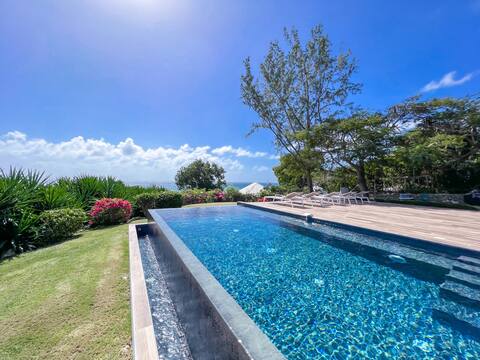 Villa Anse Paradise · overflowing swimming pool ·