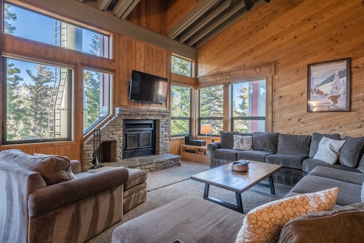 Mammoth Five Star Lodging managed Airbnb listing 1