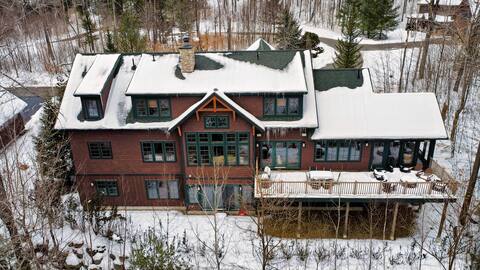 Grand Fireplace | Pool Table | Wifi | Sleeps 18