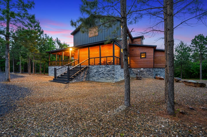 Knot Sorry- Rustic Luxe Retreat- Sleeps 22!