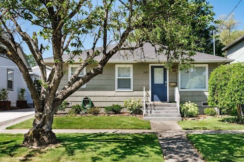 Charming Renovated Cottage, Perfect Location