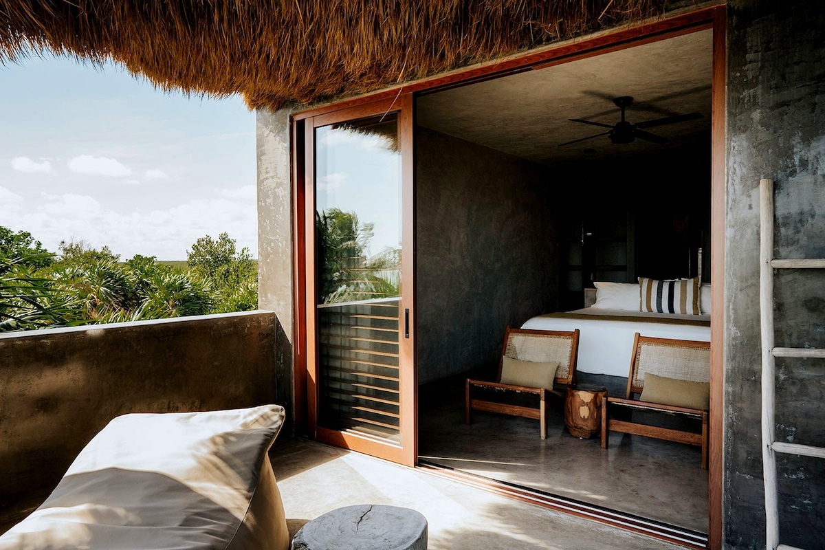 Camera da letto 1 • Letto matrimoniale grande, 2 posti letto, vista sull'oceano.