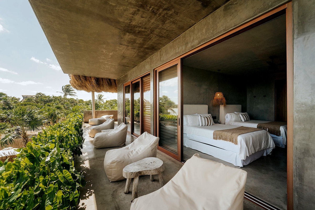 Camera da letto 3 • Due matrimoniali, 2 posti letto + due bambini, vista sull'oceano.