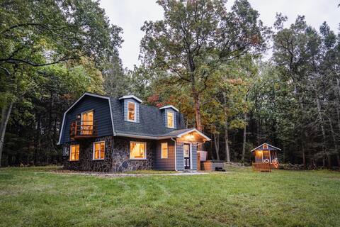 62 Acre Nature Retreat · Hot Tub · Rivers Ledge