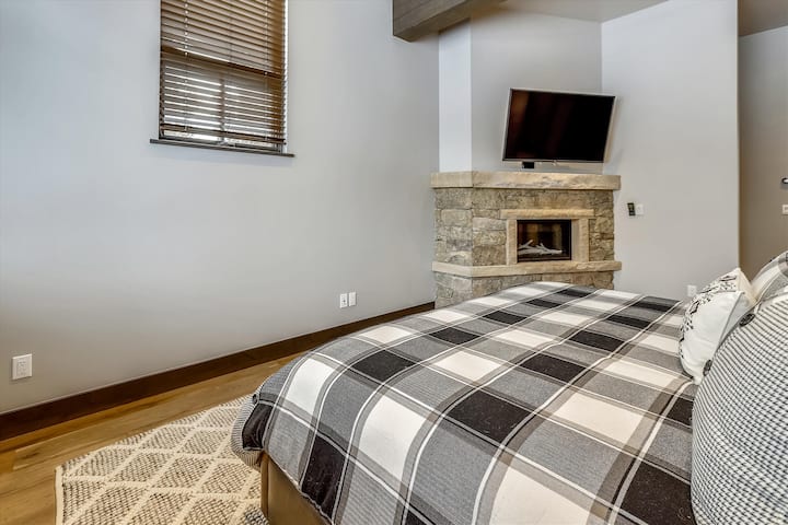 Bedroom - Five Peaks - Breckenridge Vacation Rental