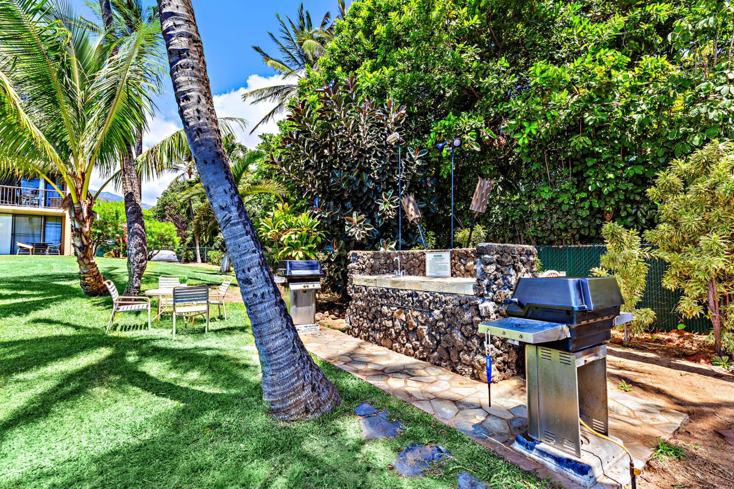 Condo in Wailuku · ★4.86 · 1 bedroom · 2 beds · 1 private bath - Image 30